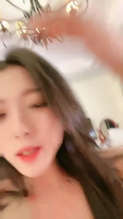 【强烈推荐 ️一饱眼福】人气高颜女神『奶球』携保时捷车模闺蜜下海捞金 两姐妹天天轮番被干 无套内射 全裸出镜 截图5
