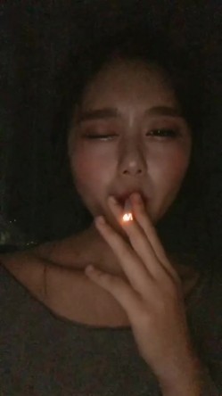 小情侣自拍流出 高颜值魔鬼身材妹子调教 清纯的外表掩饰不了内心的淫荡 截图3