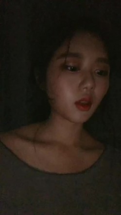 小情侣自拍流出 高颜值魔鬼身材妹子调教 清纯的外表掩饰不了内心的淫荡 截图5