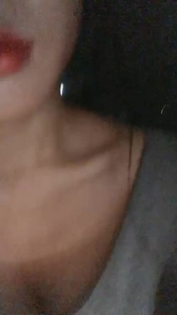 小情侣自拍流出 高颜值魔鬼身材妹子调教 清纯的外表掩饰不了内心的淫荡 截图16