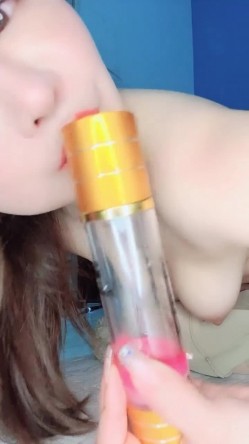 韵味轻熟女露脸自慰白虎馒头逼，大眼特写跳蛋自慰插穴逼逼很干净骚的很 截图10