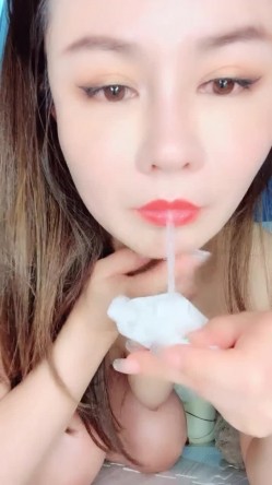 韵味轻熟女露脸自慰白虎馒头逼，大眼特写跳蛋自慰插穴逼逼很干净骚的很 截图16