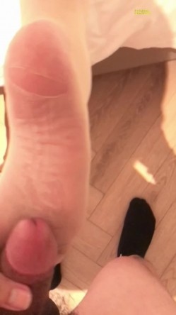 国产极品男娘 柠雅柔吖 超级漂亮甜美的小男娘，纤细苗条白白净净，女装混入足交店打工，意外爆火而入圈，推特原档合集 截图1