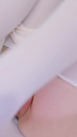 ️巨乳粉穴少女【粉粉学妹】炸了，像白玉一样纯净的身体，极品白虎，快上车！ 截图5