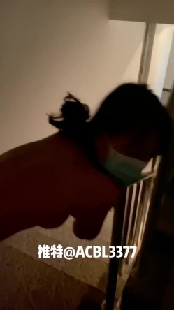 推特网红露出女神（爱吃菠萝ACBL3377）会员粉丝群福利，各种极限露出啪啪一场视听盛宴 截图11