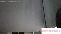 上海外国语大学女生偷拍她宿舍其它女生洗澡尿尿,意外拍到一个室友洗澡的时候在手淫 截图1
