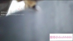 上海外国语大学女生偷拍她宿舍其它女生洗澡尿尿,意外拍到一个室友洗澡的时候在手淫 截图10