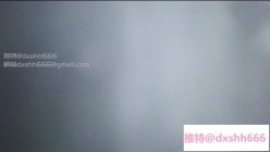 上海外国语大学女生偷拍她宿舍其它女生洗澡尿尿,意外拍到一个室友洗澡的时候在手淫 截图12