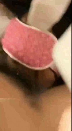 顶级私密付费字母交流圈内部大神精选作品极度调教母狗系列吃翔喝圣水舔马桶性虐方便面拌翔肉体摧残 截图8