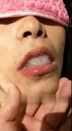 顶级私密付费字母交流圈内部大神精选作品极度调教母狗系列吃翔喝圣水舔马桶性虐方便面拌翔肉体摧残 截图14