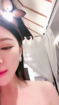 【极品推荐 ️一饱眼福】人气高颜女神『奶球』携保时捷车模闺蜜下海捞金②两姐妹天天轮番被干 无套内射 全裸出镜 截图4
