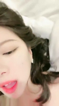 【极品推荐 ️一饱眼福】人气高颜女神『奶球』携保时捷车模闺蜜下海捞金②两姐妹天天轮番被干 无套内射 全裸出镜 截图9