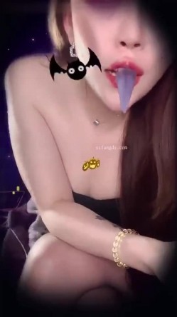 骚逼主播【陈梦婉】丝足主播,精品少妇,足交圣体,大奶无毛逼,道具自慰高潮,一条小肉缝 截图2
