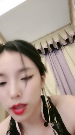 骚货的天花板【徐婉婉，淫荡小穴被插爽死啦，’看我用逼逼夹你大鸡巴，啊啊哦哦‘，超清晰、大量尿液如泉水般猛特写！ 截图3