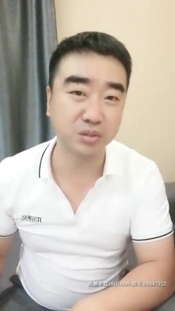 大叔淦学妹长相甜美萌妹子来大姨妈口交玩弄，翘屁股特写带项圈跪地爬行口交 截图9