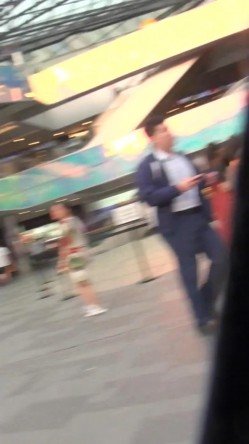 【海阔天空系列CD第2季第5期】高颜值JK超短裙小姐姐阴毛若隐若现，时尚小姐姐无内式骚丁整个屁股全露出 截图13