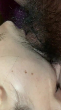 《字母圈顶级大神 ️极限调教阴环骚母狗》震撼全网露脸反差婊体验各种虐阴虐肛，玩法花样多，吃屎喝尿啪啪生殖器各种操作 截图2