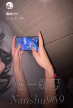 推特新晋泡良桩机，京城纹身肌肉壮汉「南叔」付费资源，爆操网瘾小母狗，原本嫌天冷不想出门，答应给她买几个皮肤后就屁颠颠上门挨凿 截图2