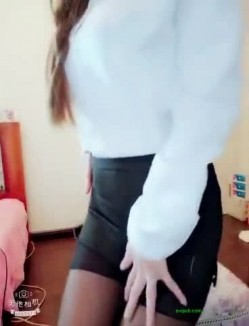 阿娇妹妹~光荣的大波御姐，泳池露出，这样玩球球实在太棒了！ 截图1