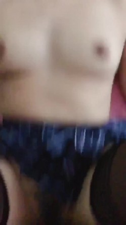 长沙夫妻，记录和骚货妻子的日常镜子前啪啪，户外车震，雨天路边啪啪 截图7