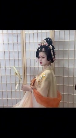 ️【明星流出】十八线不知名小演员【大蜜蜜】巨乳性爱XO诱惑，超级大奶一只手控不住 截图5