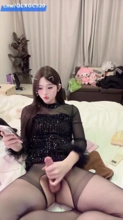 比女人还女人，武汉高颜值TS【柔柔】付费VIP福利，黑丝美足，阿黑暗自慰啪啪，直男的最爱 截图4