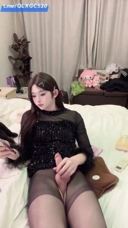 比女人还女人，武汉高颜值TS【柔柔】付费VIP福利，黑丝美足，阿黑暗自慰啪啪，直男的最爱 截图6