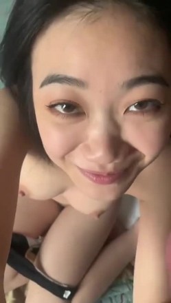 我女朋友虽说年龄小点 吃鸡巴没说的 射嘴里吞精 截图1