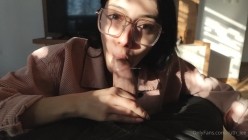 深喉女神，亚裔母狗【李露丝】露脸私拍，深喉口爆肛交啪啪野战，各式各样性爱自拍 截图2