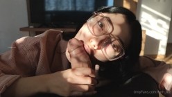 深喉女神，亚裔母狗【李露丝】露脸私拍，深喉口爆肛交啪啪野战，各式各样性爱自拍 截图3