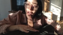 深喉女神，亚裔母狗【李露丝】露脸私拍，深喉口爆肛交啪啪野战，各式各样性爱自拍 截图4