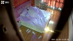 萤石云酒店新破解安防摄像头偷拍纹身男女白天开房激情玩搞难度姿势做爱 截图2