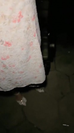 跟肤白貌美的小姐姐晚上野战 纯欲超清纯小美女 声音好嗲，筷子般的美腿，站立扶腰后入插入蝴蝶美逼！ 截图10