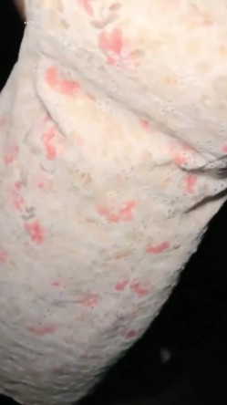 跟肤白貌美的小姐姐晚上野战 纯欲超清纯小美女 声音好嗲，筷子般的美腿，站立扶腰后入插入蝴蝶美逼！ 截图12