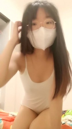 新人~正宗学生妹【清纯少女可可酱】极品美乳~，露脸一看是真年轻，清纯外表，掩盖不住好身材，小骚逼 截图2