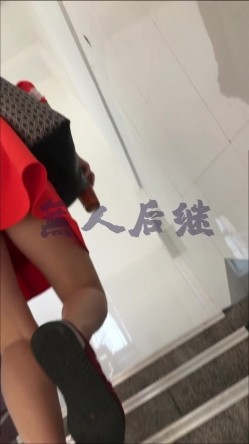【最新 ️极品 ️抄底】牛逼抄底高手『无人后继』2023最新TG内部群流出 各式抄底主动掀裙子 截图7