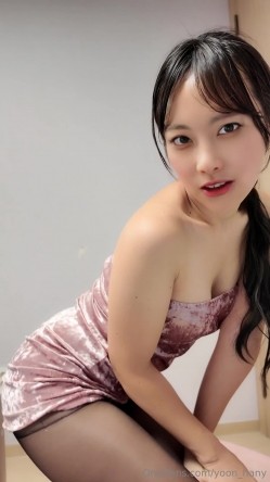 韩国NTR露出野战、调教丝袜淫妻「yoon」停车场、银行门口就能肏起来，医生户外给患者释放性欲，酒吧喝醉被人捡户内射 截图11