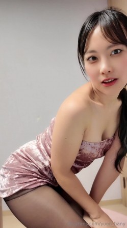 韩国NTR露出野战、调教丝袜淫妻「yoon」停车场、银行门口就能肏起来，医生户外给患者释放性欲，酒吧喝醉被人捡户内射 截图12