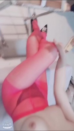 “抓我奶子，猛一点宝贝”对话超淫荡 ️顶级骚母狗大奶肥臀御姐【雪儿】群福利，户外3P紫薇各种无套内射，叫声真心受不了 截图2