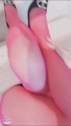 “抓我奶子，猛一点宝贝”对话超淫荡 ️顶级骚母狗大奶肥臀御姐【雪儿】群福利，户外3P紫薇各种无套内射，叫声真心受不了 截图5
