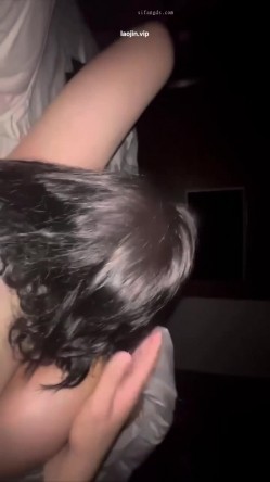 19岁北京学生妹，和富二代男友的性爱，车震开房，完美露脸，小美女身材一流 截图15