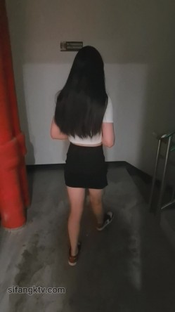 私房大神老虎菜原创 ️15弹公司楼梯间口交,操时给男友打电话可惜没接 截图1
