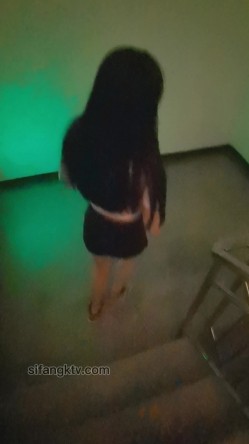 私房大神老虎菜原创 ️15弹公司楼梯间口交,操时给男友打电话可惜没接 截图3