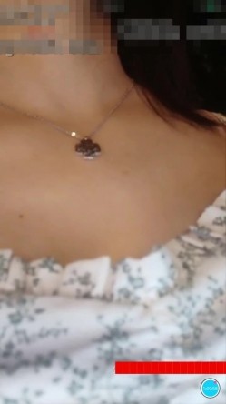 最近很牛逼的母女搭档苍老湿湿晚上公园搭讪个乘凉性欲很强的农民工小伙户外搞完蚊子多再到公厕里搞 截图12
