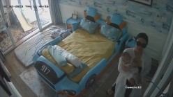 《居家摄像头破解》偷窥E奶少妇的居家日常 ️这奶子可真不是盖的 截图9