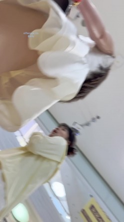【KFC】吊带长裙少妇逛街看不懂为啥穿透明安全裤半透内 截图14