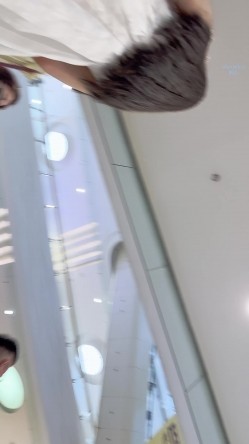 【KFC】吊带长裙少妇逛街看不懂为啥穿透明安全裤半透内 截图15