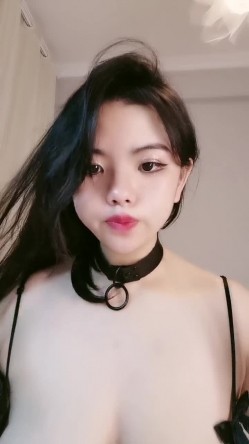 【我还是个处】肉欲系美女，大奶肥臀掰穴特写，带闺蜜一起，翘起屁股揉搓肥穴，闺蜜来姨妈 截图2