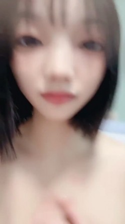 可爱虎牙短发学生妹【旺仔小乔】最新下海福利，早早辍学在家和小男友天天露脸做爱 截图10