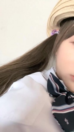 抖音女网红，【京鱼儿】，童颜巨乳女神~掰穴自慰~狂射中，人工白虎，这骚穴真是欠操欠插，好美啊 截图13